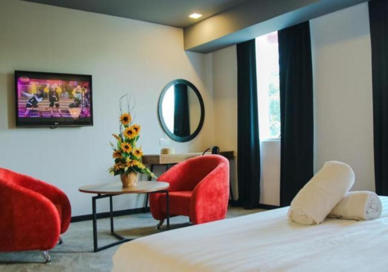 Hotel Regal Vista Ipoh Bagian luar foto