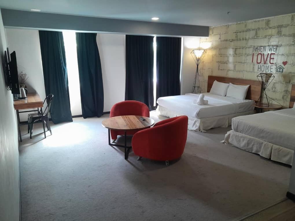 Hotel Regal Vista Ipoh Bagian luar foto
